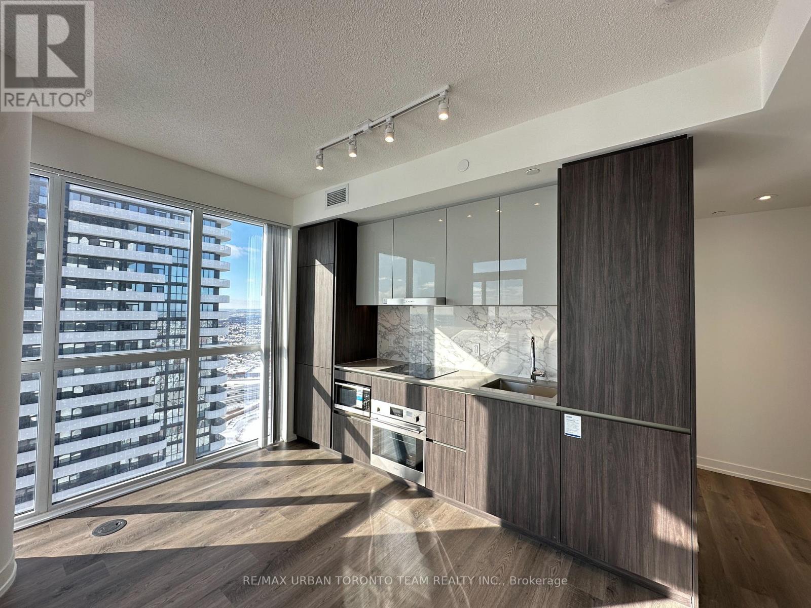 5612 - 8 Interchange Way, Vaughan, Ontario  L4K 5Z7 - Photo 4 - N12809116