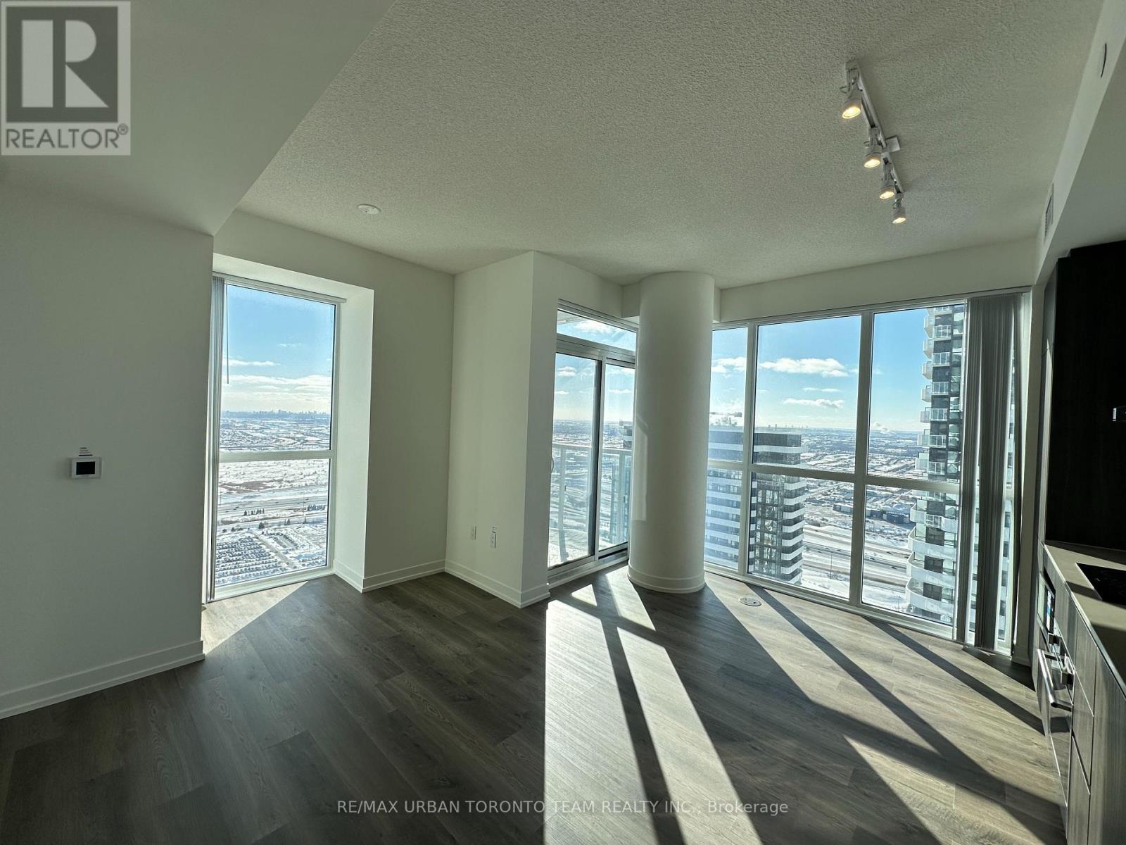 5612 - 8 Interchange Way, Vaughan, Ontario  L4K 5Z7 - Photo 5 - N12809116