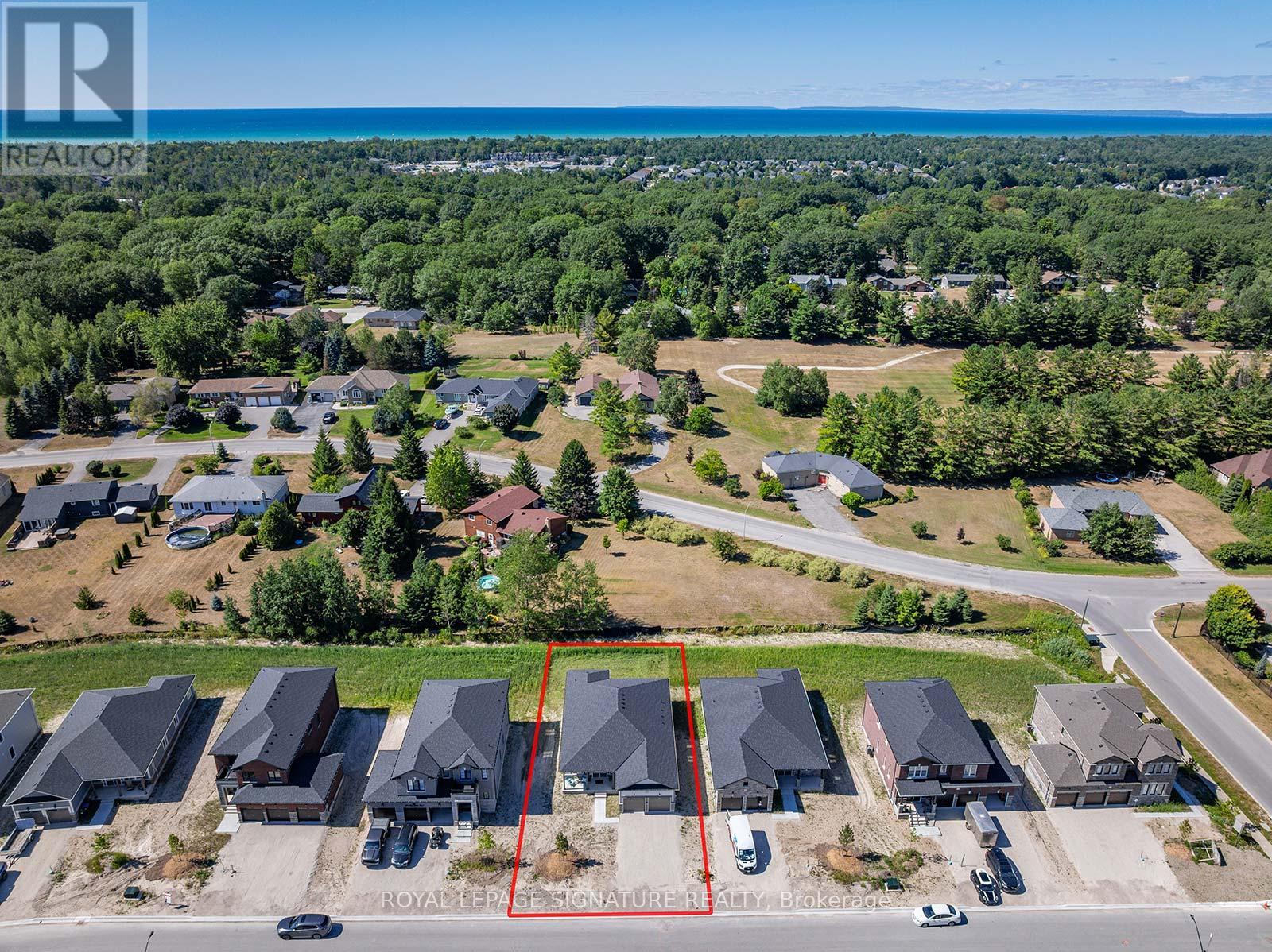 8 Misty Ridge Road, Wasaga Beach, Ontario  L9Z 0R8 - Photo 3 - S12809122