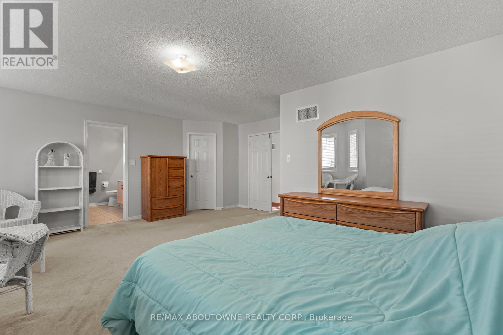 49 Lockwood Road, Brampton, Ontario  L6Y 4T7 - Photo 17 - W12804904