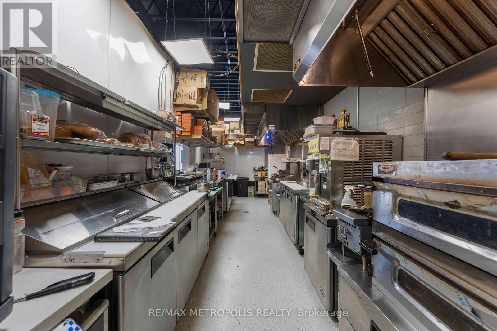 1465 Aerowood Drive, Mississauga, Ontario  L4W 1C2 - Photo 10 - W12809058