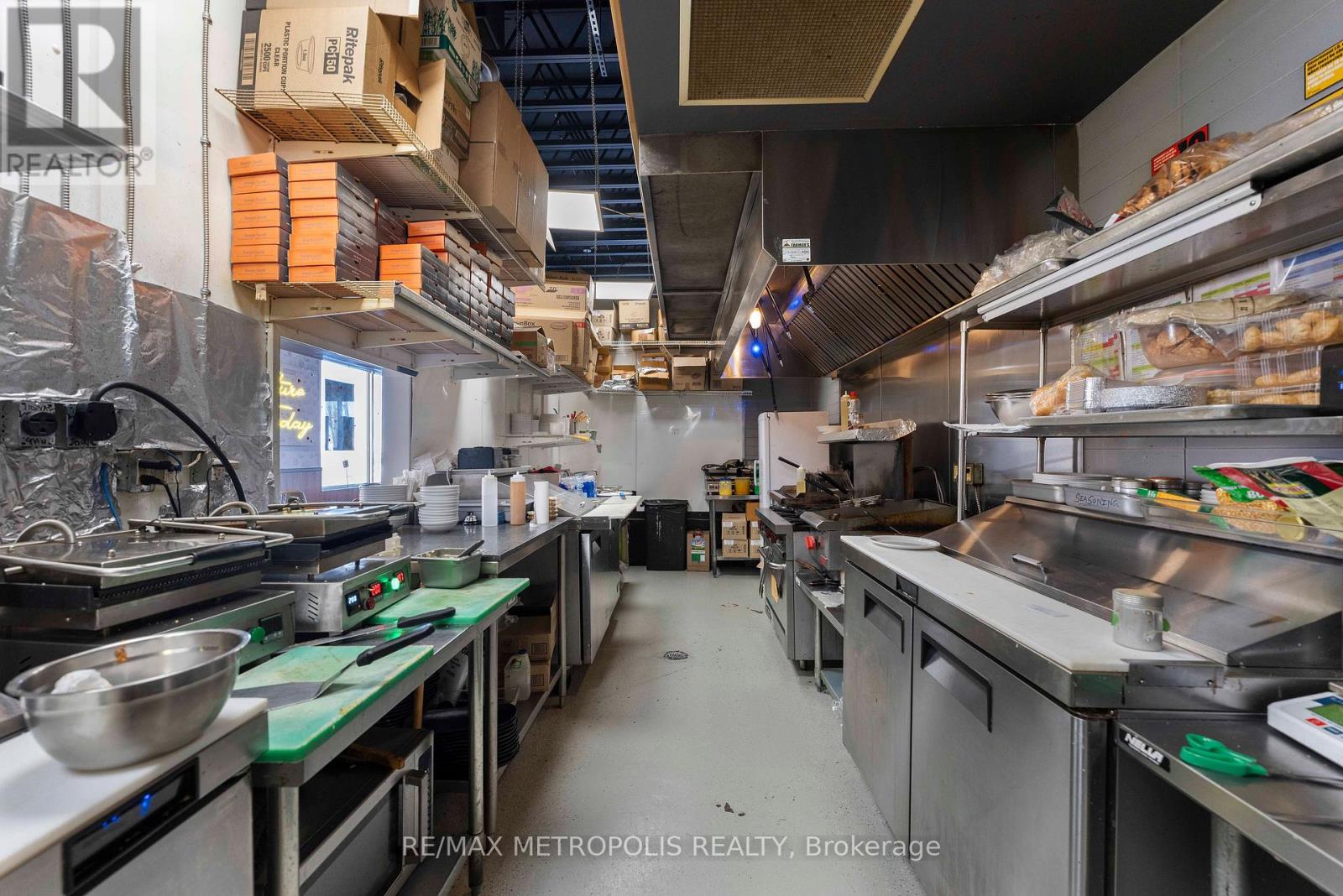 1465 Aerowood Drive, Mississauga, Ontario  L4W 1C2 - Photo 12 - W12809058