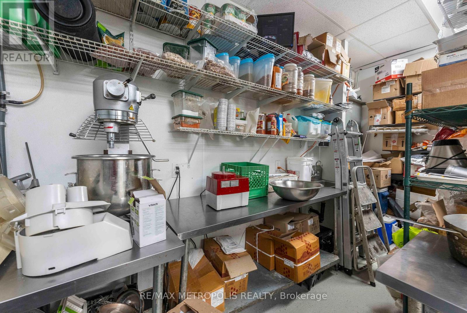 1465 Aerowood Drive, Mississauga, Ontario  L4W 1C2 - Photo 18 - W12809058