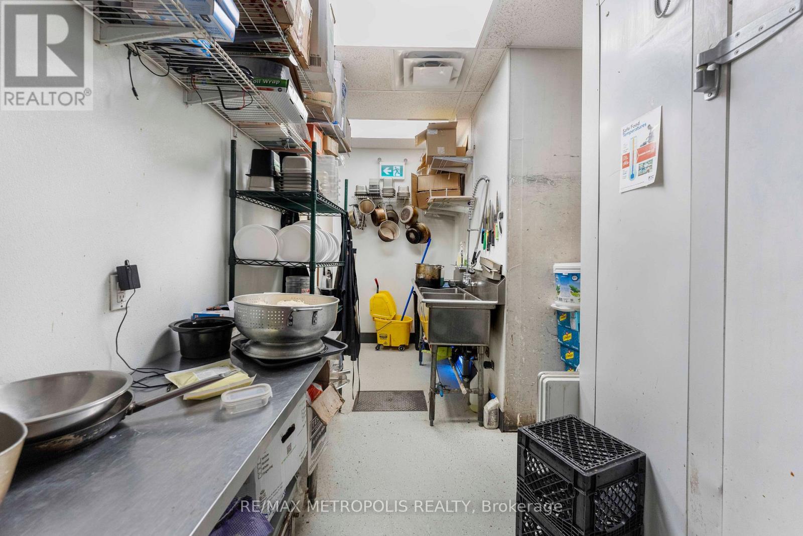 1465 Aerowood Drive, Mississauga, Ontario  L4W 1C2 - Photo 19 - W12809058