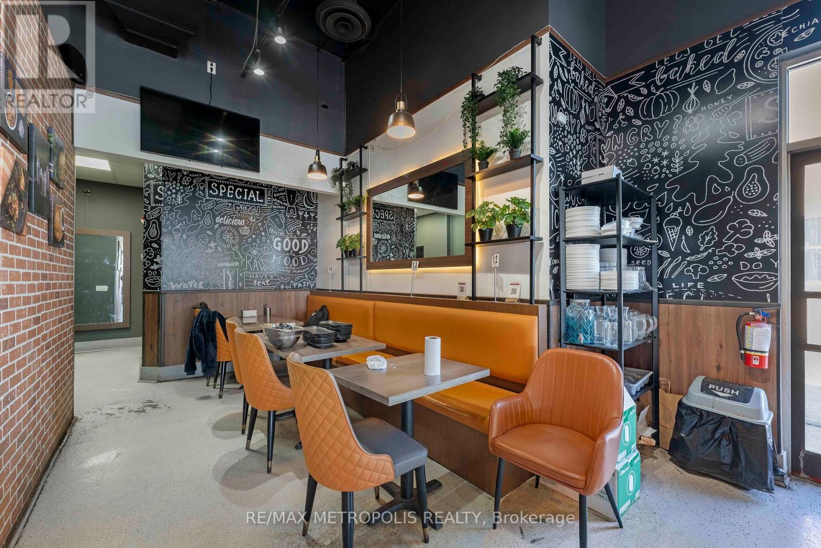 1465 Aerowood Drive, Mississauga, Ontario  L4W 1C2 - Photo 5 - W12809058