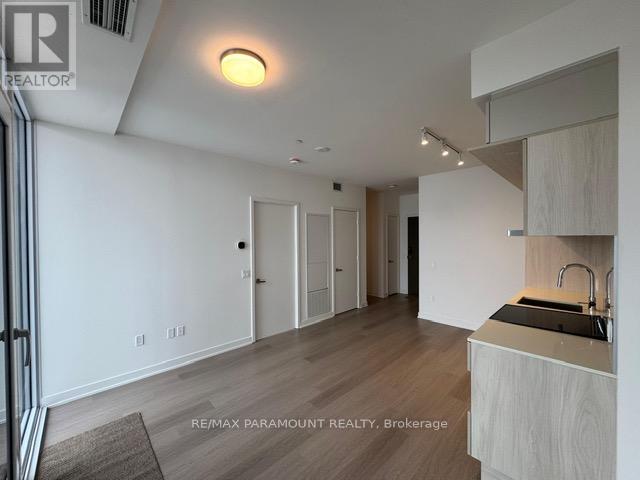 1008 - 448 Burnhamthorpe Road W, Mississauga, Ontario  L5B 4M6 - Photo 4 - W12809096