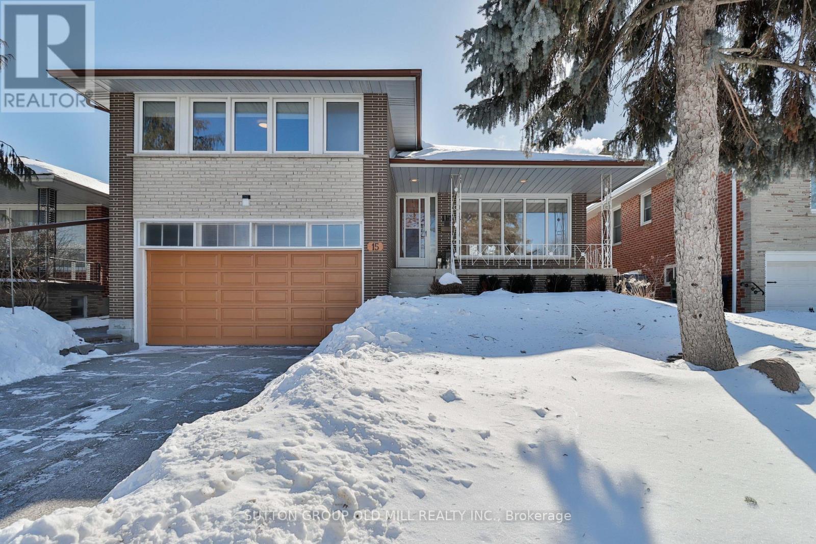 15 MANORHAMPTON DRIVE, Toronto, Ontario
