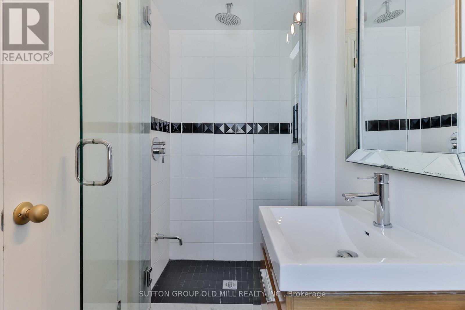 15 Manorhampton Drive, Toronto, Ontario  M9P 1E1 - Photo 15 - W12809138