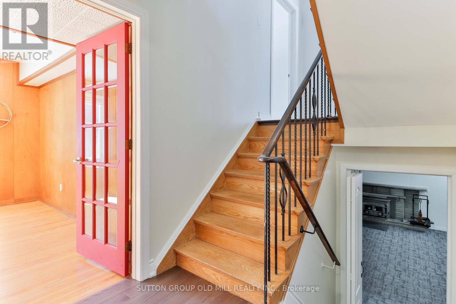 15 Manorhampton Drive, Toronto, Ontario  M9P 1E1 - Photo 22 - W12809138