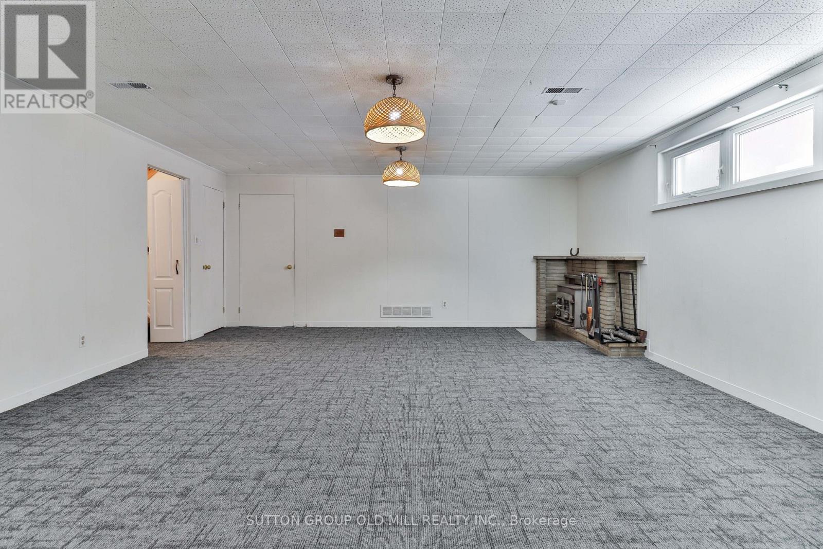 15 Manorhampton Drive, Toronto, Ontario  M9P 1E1 - Photo 27 - W12809138