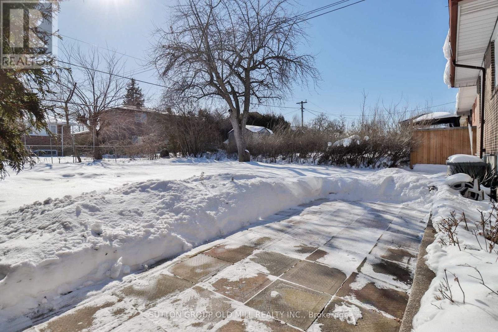 15 Manorhampton Drive, Toronto, Ontario  M9P 1E1 - Photo 29 - W12809138