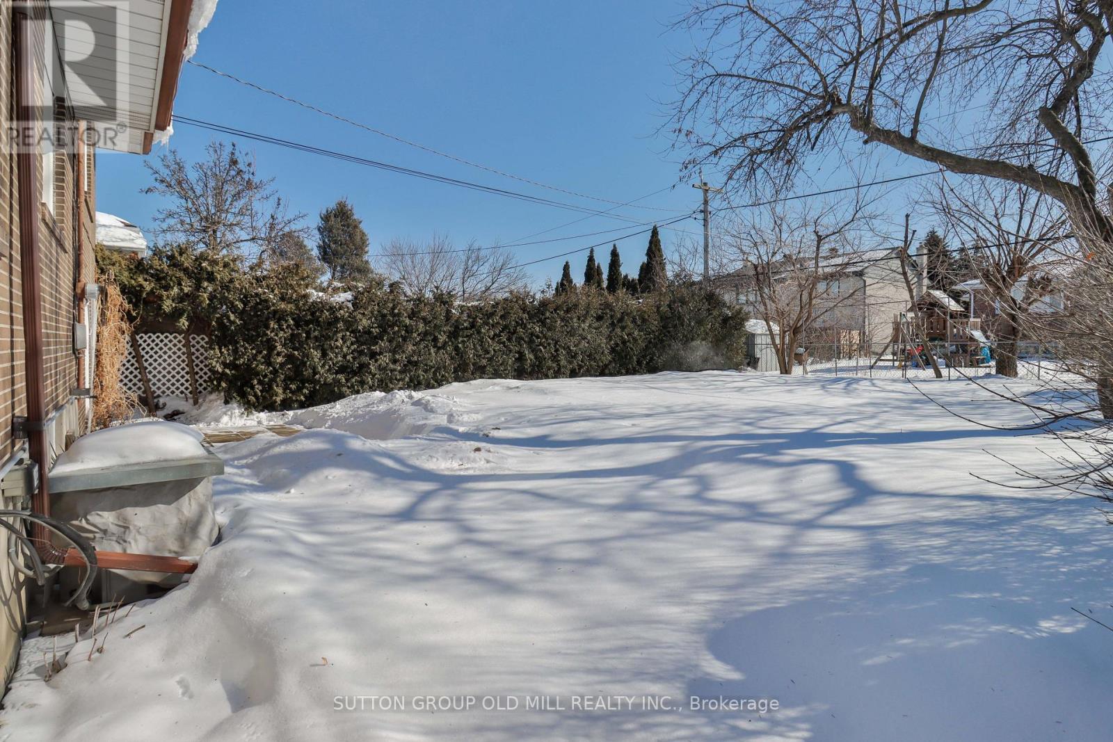 15 Manorhampton Drive, Toronto, Ontario  M9P 1E1 - Photo 30 - W12809138
