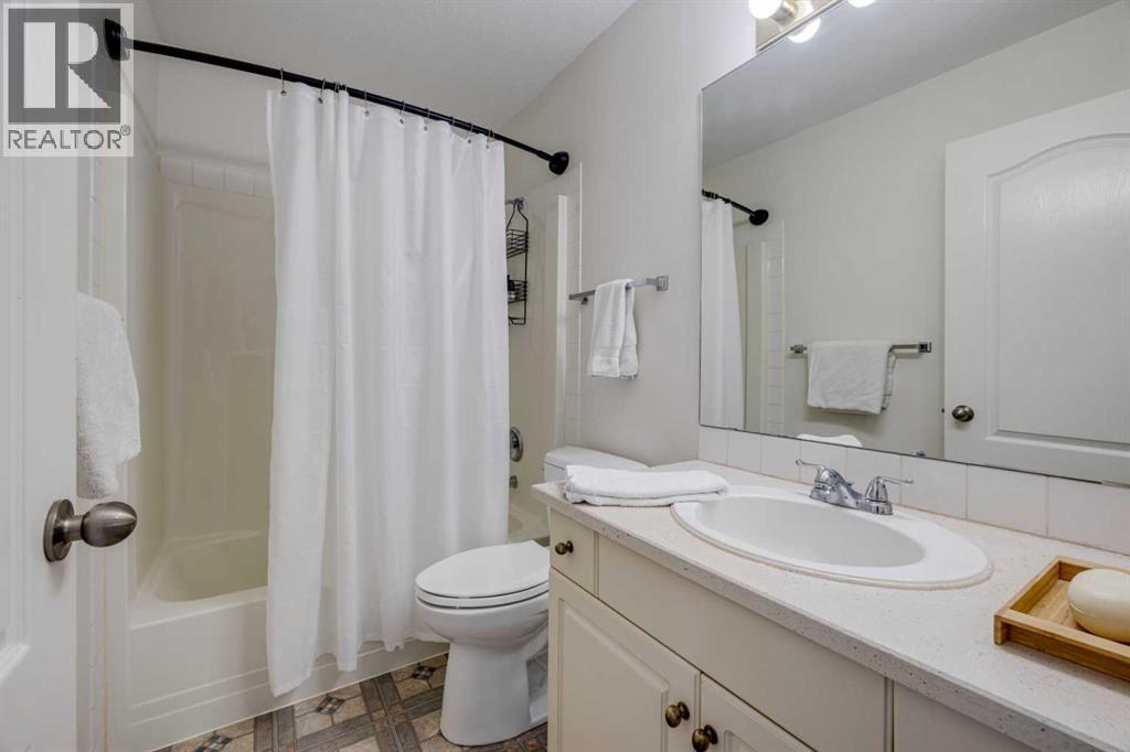 10 Somerside Manor Sw, Calgary, Alberta  T2Y 3G5 - Photo 12 - A2287395