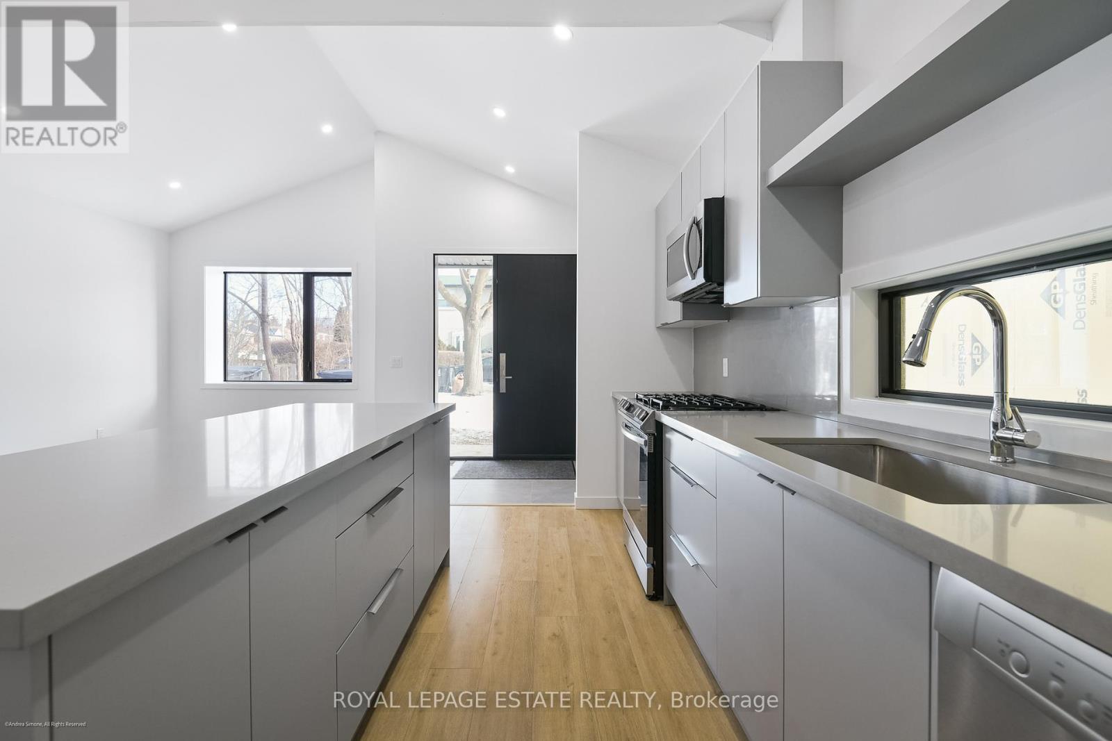 Main Floor - 506 Scarborough Road, Toronto, Ontario  M4E 3N2 - Photo 7 - E12655324