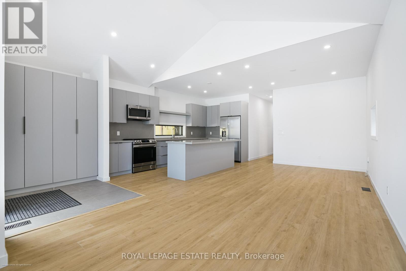 Main Floor - 506 Scarborough Road, Toronto, Ontario  M4E 3N2 - Photo 9 - E12655324