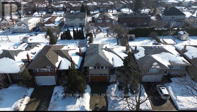 15 Manorhampton Drive, Toronto, Ontario  M9P 1E1 - Photo 32 - W12809138