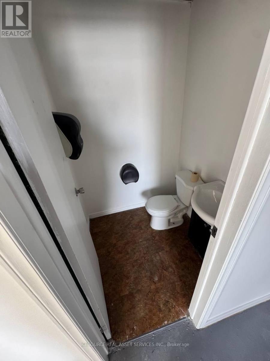 Unit # 1 C-North - 18 Strathearn Avenue, Brampton, Ontario  L6T 4Y2 - Photo 9 - W12809182