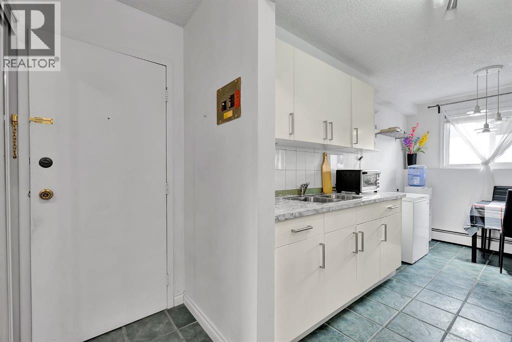 4, 104 Sabrina Way Sw, Calgary, Alberta  T2W 2N6 - Photo 5 - A2280710