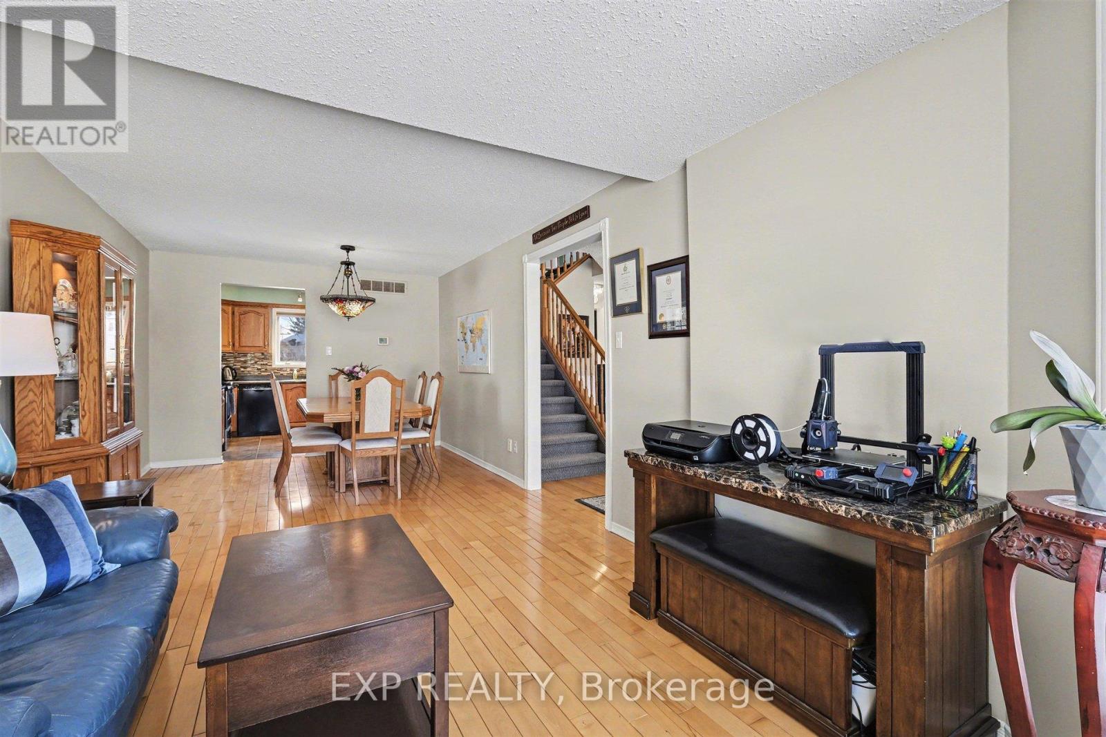 1284 Old Carriage Lane, North Dundas, Ontario  K0C 2K0 - Photo 7 - X12809206