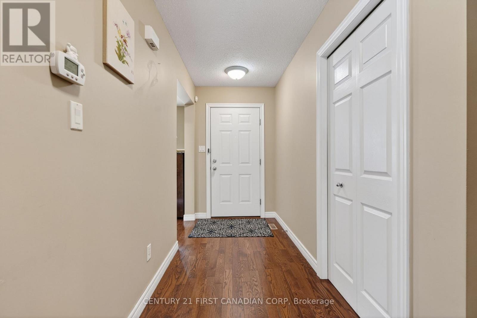 1063 Thornley Street, London South, Ontario  N6K 4V4 - Photo 3 - X12809204