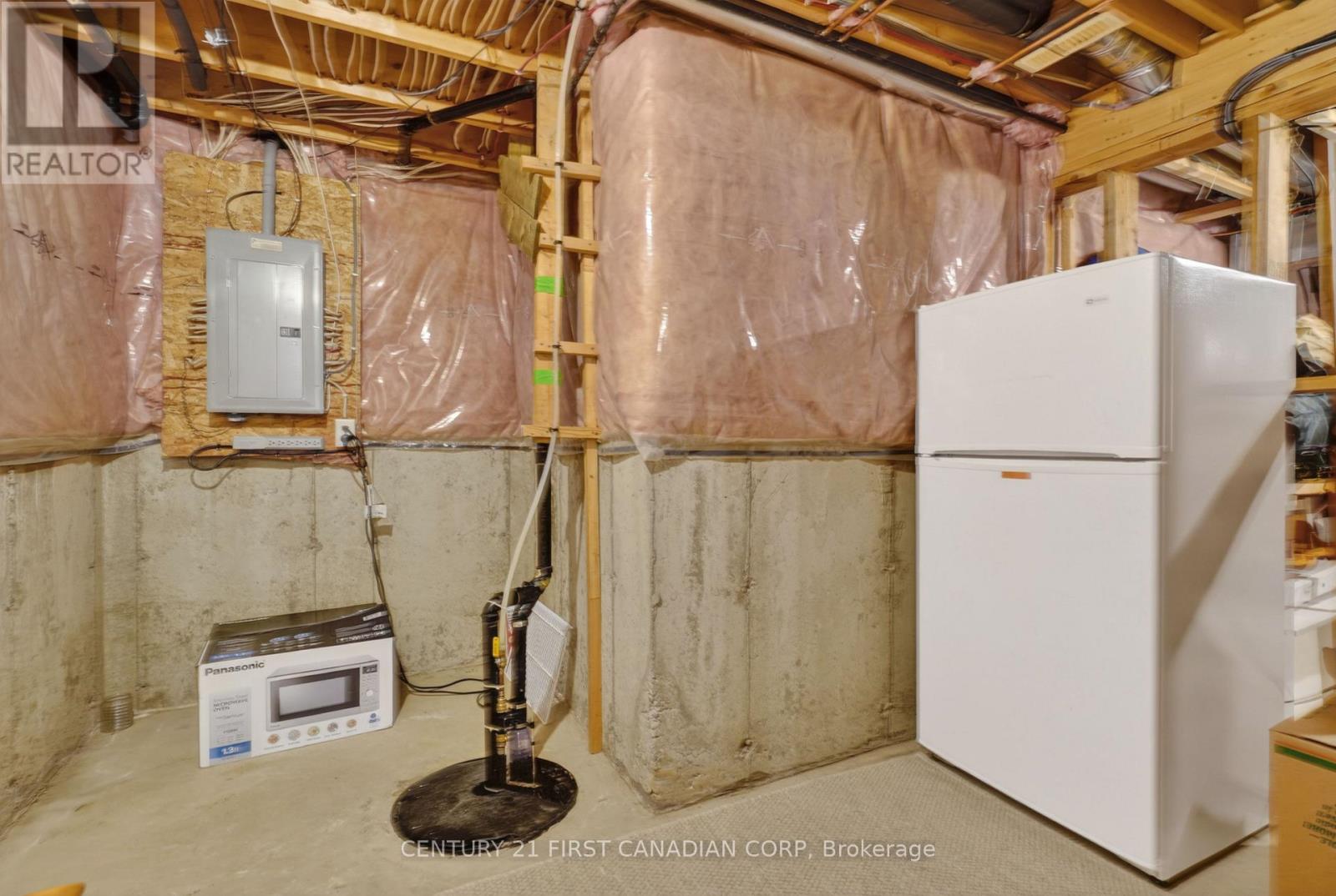 1063 Thornley Street, London South, Ontario  N6K 4V4 - Photo 36 - X12809204