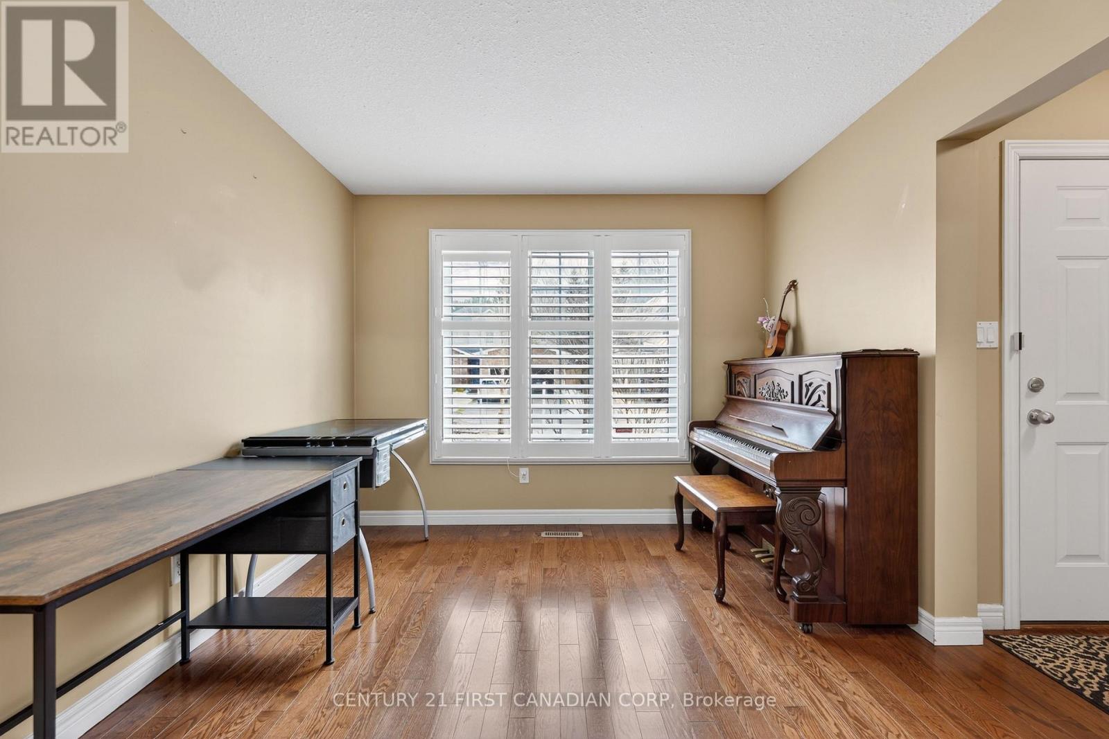 1063 Thornley Street, London South, Ontario  N6K 4V4 - Photo 6 - X12809204