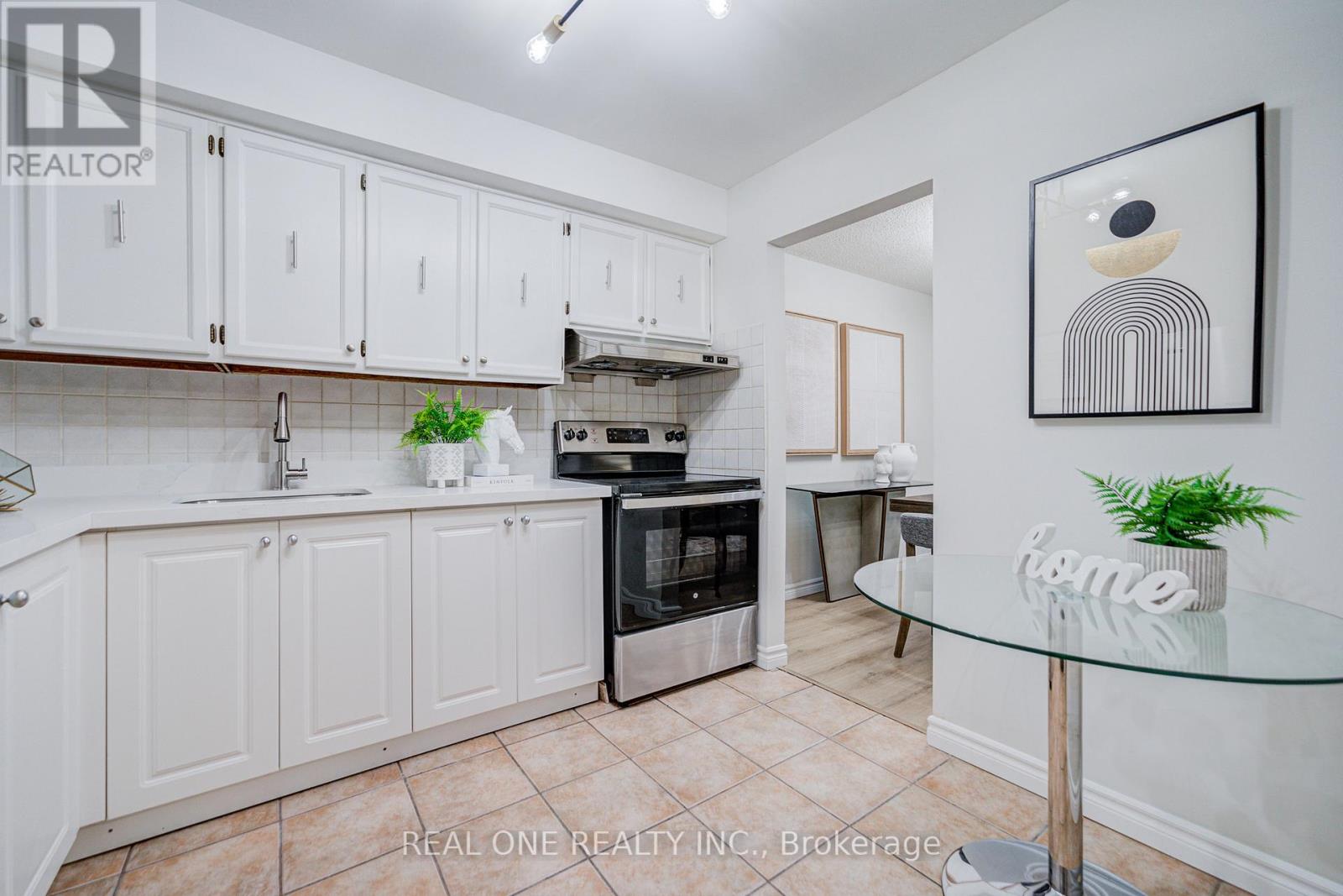 81 Elsa Vine Way, Toronto, Ontario  M2J 4H8 - Photo 15 - C12809248