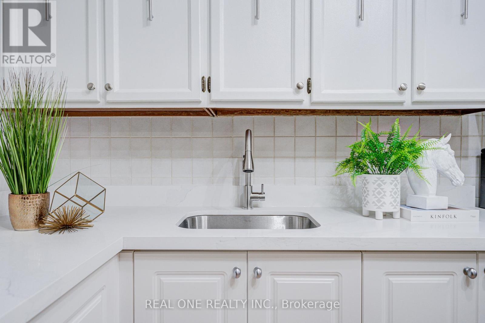 81 Elsa Vine Way, Toronto, Ontario  M2J 4H8 - Photo 16 - C12809248