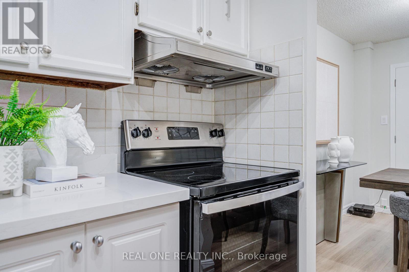 81 Elsa Vine Way, Toronto, Ontario  M2J 4H8 - Photo 17 - C12809248