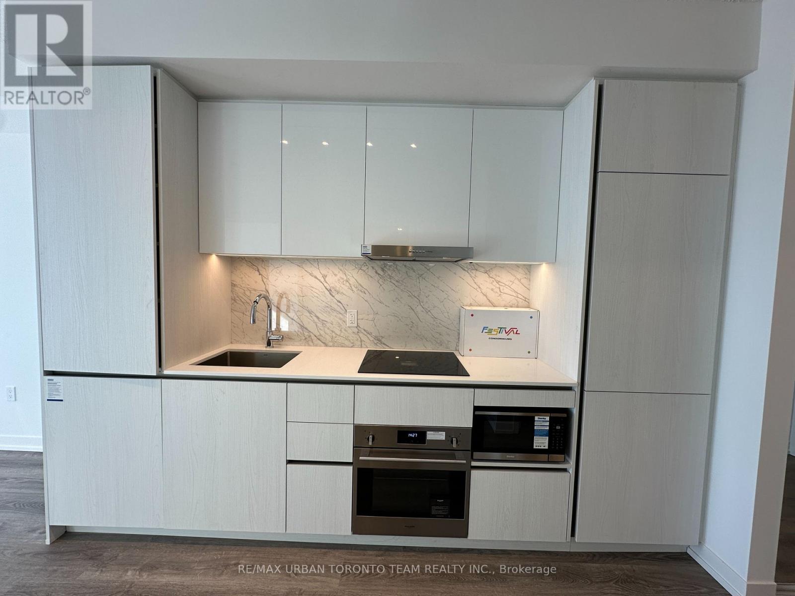 5310 - 8 Interchange Way, Vaughan, Ontario  L4K 5Z7 - Photo 4 - N12809210