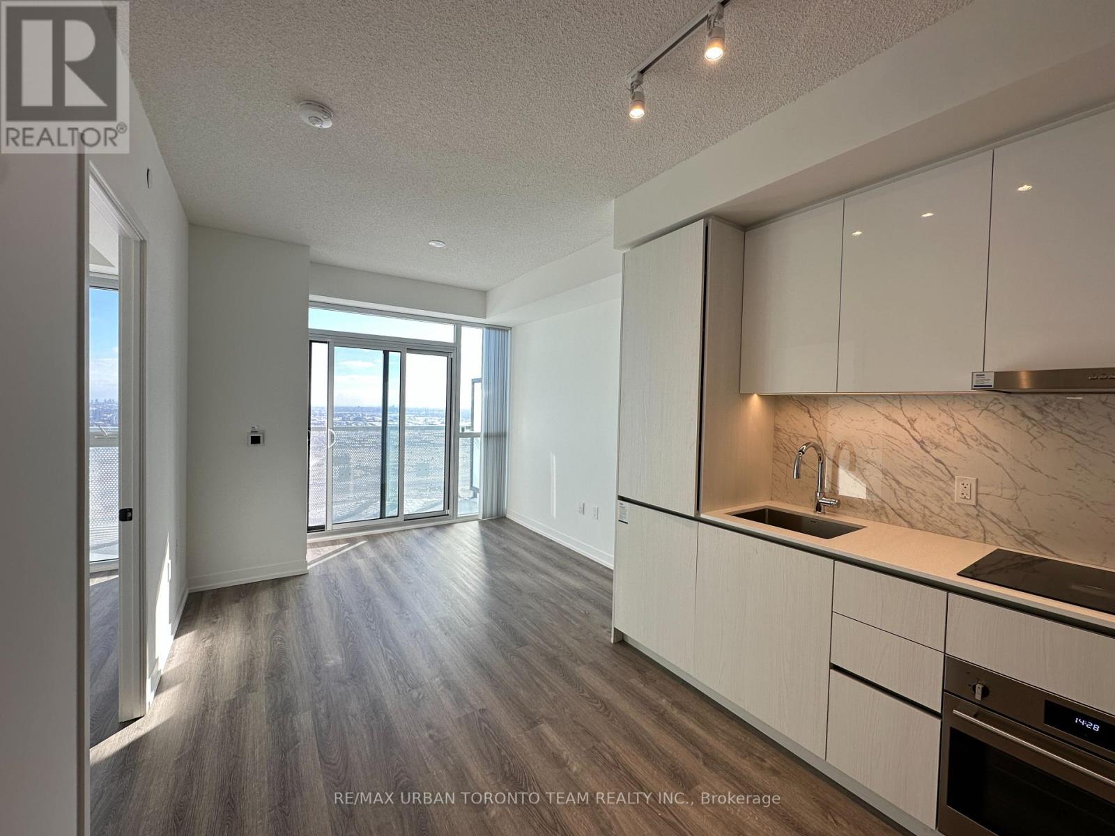 5310 - 8 Interchange Way, Vaughan, Ontario  L4K 5Z7 - Photo 5 - N12809210