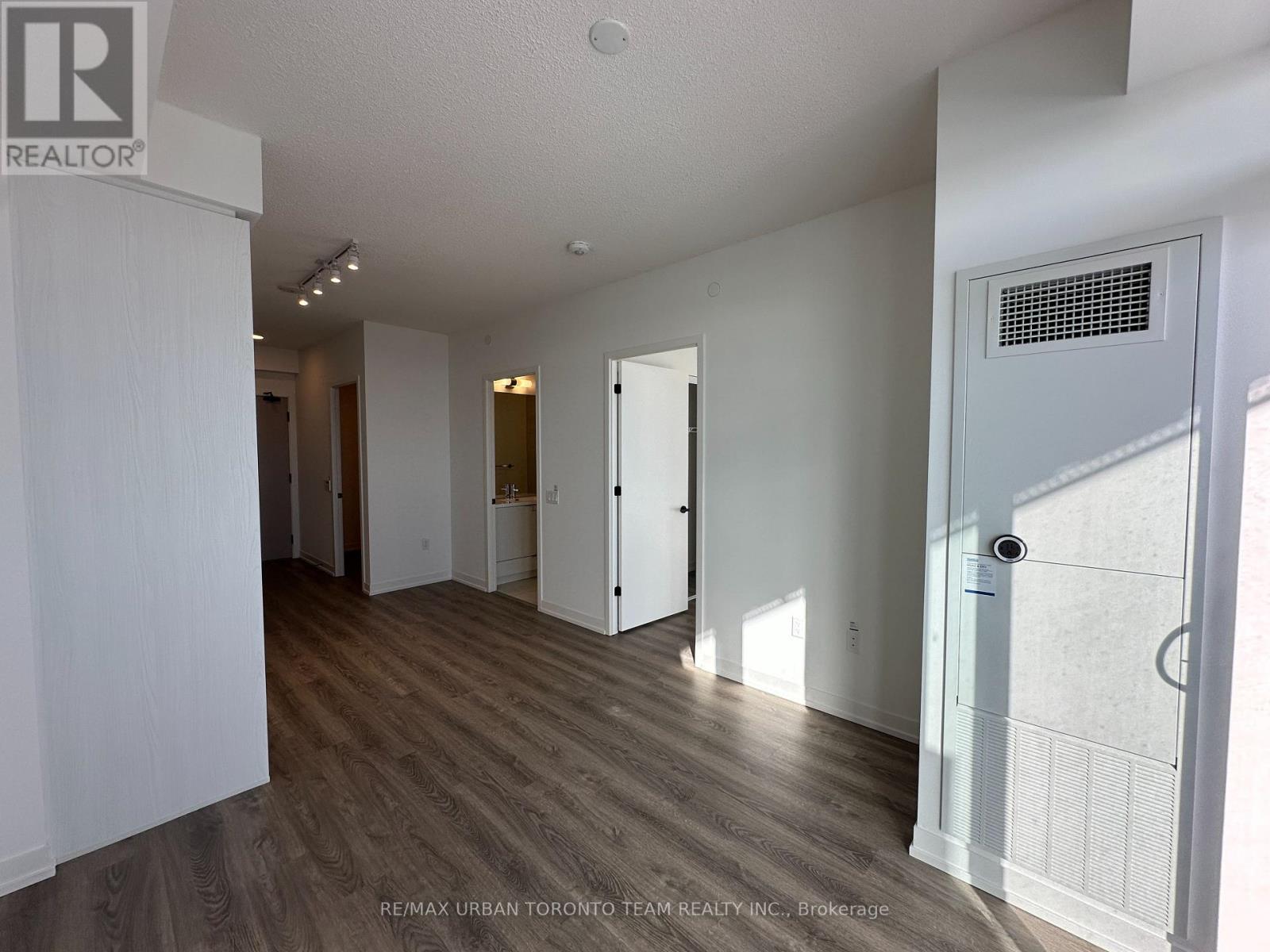 5310 - 8 Interchange Way, Vaughan, Ontario  L4K 5Z7 - Photo 6 - N12809210