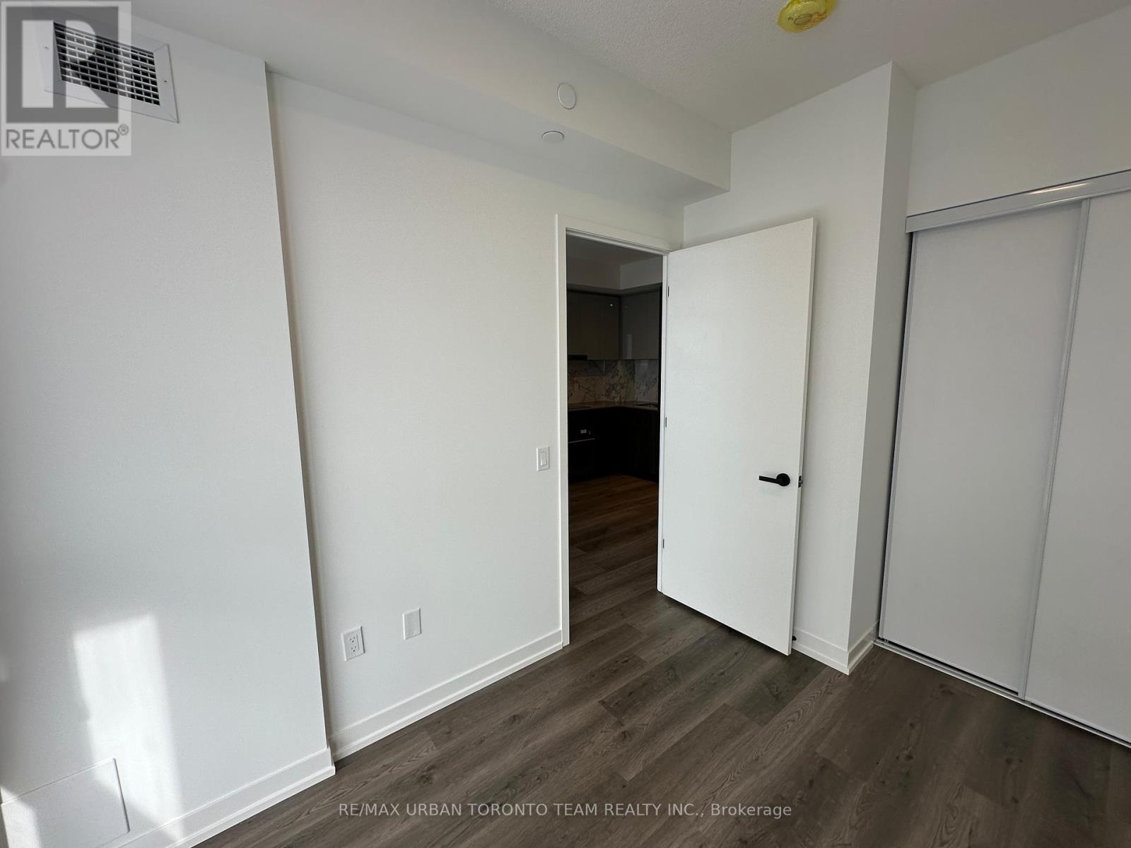 5915 - 8 Interchange Way, Vaughan, Ontario  L4K 5Z7 - Photo 11 - N12809236