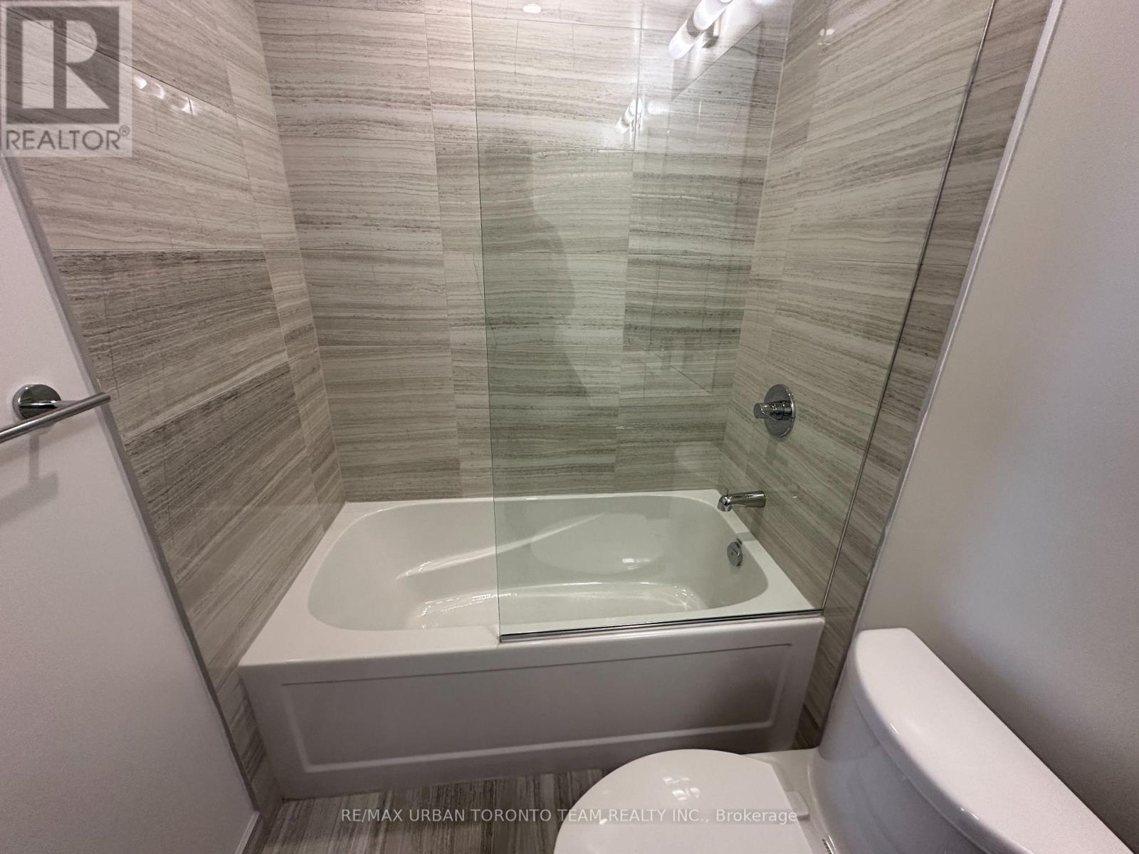 5915 - 8 Interchange Way, Vaughan, Ontario  L4K 5Z7 - Photo 12 - N12809236