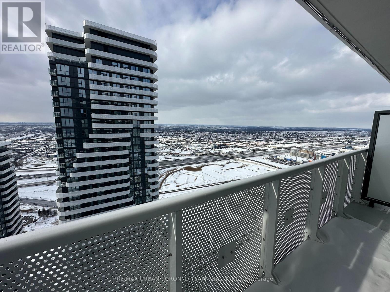 5915 - 8 Interchange Way, Vaughan, Ontario  L4K 5Z7 - Photo 2 - N12809236