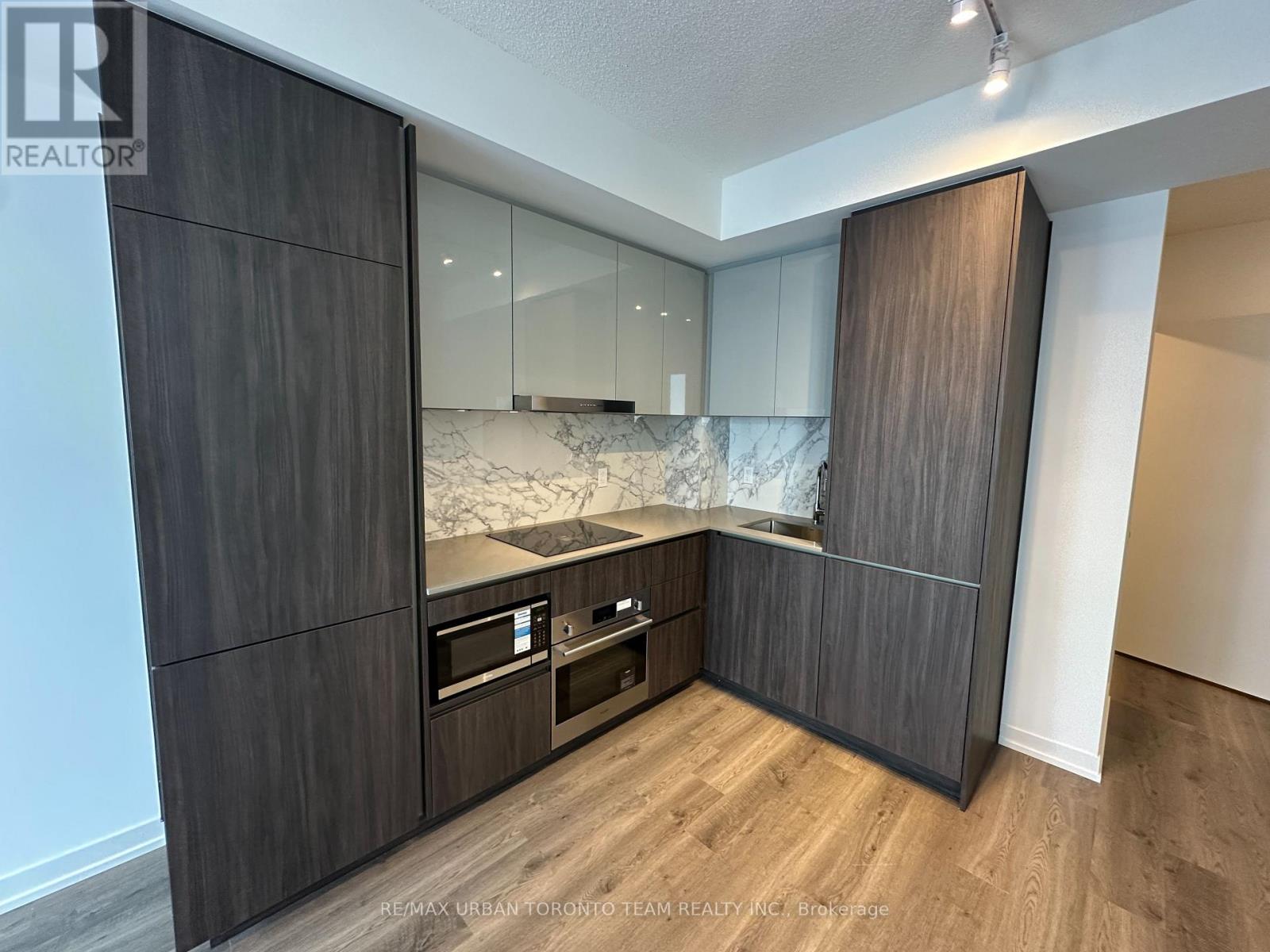 5915 - 8 Interchange Way, Vaughan, Ontario  L4K 5Z7 - Photo 5 - N12809236