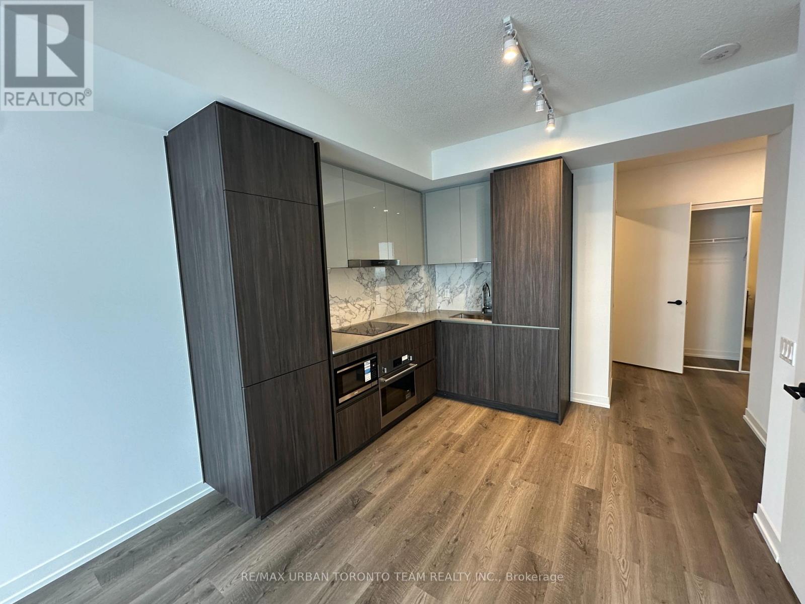 5915 - 8 Interchange Way, Vaughan, Ontario  L4K 5Z7 - Photo 8 - N12809236