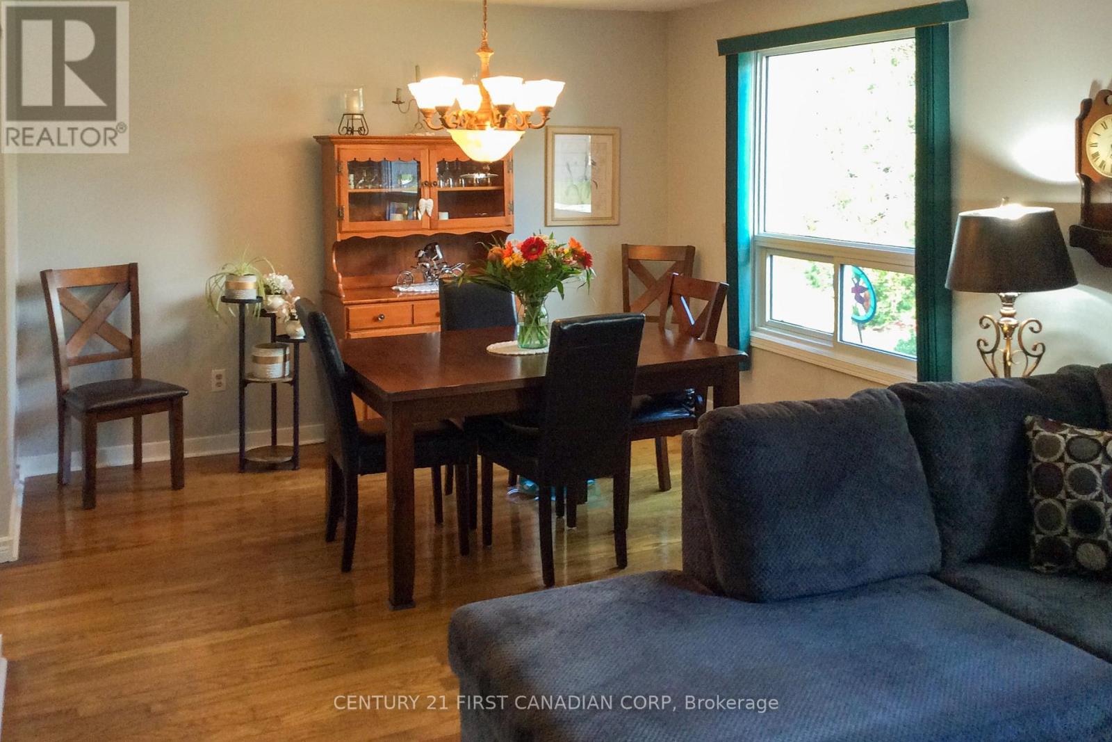 106 Angelo Drive, West Elgin, Ontario  N0L 2P0 - Photo 6 - X12461950