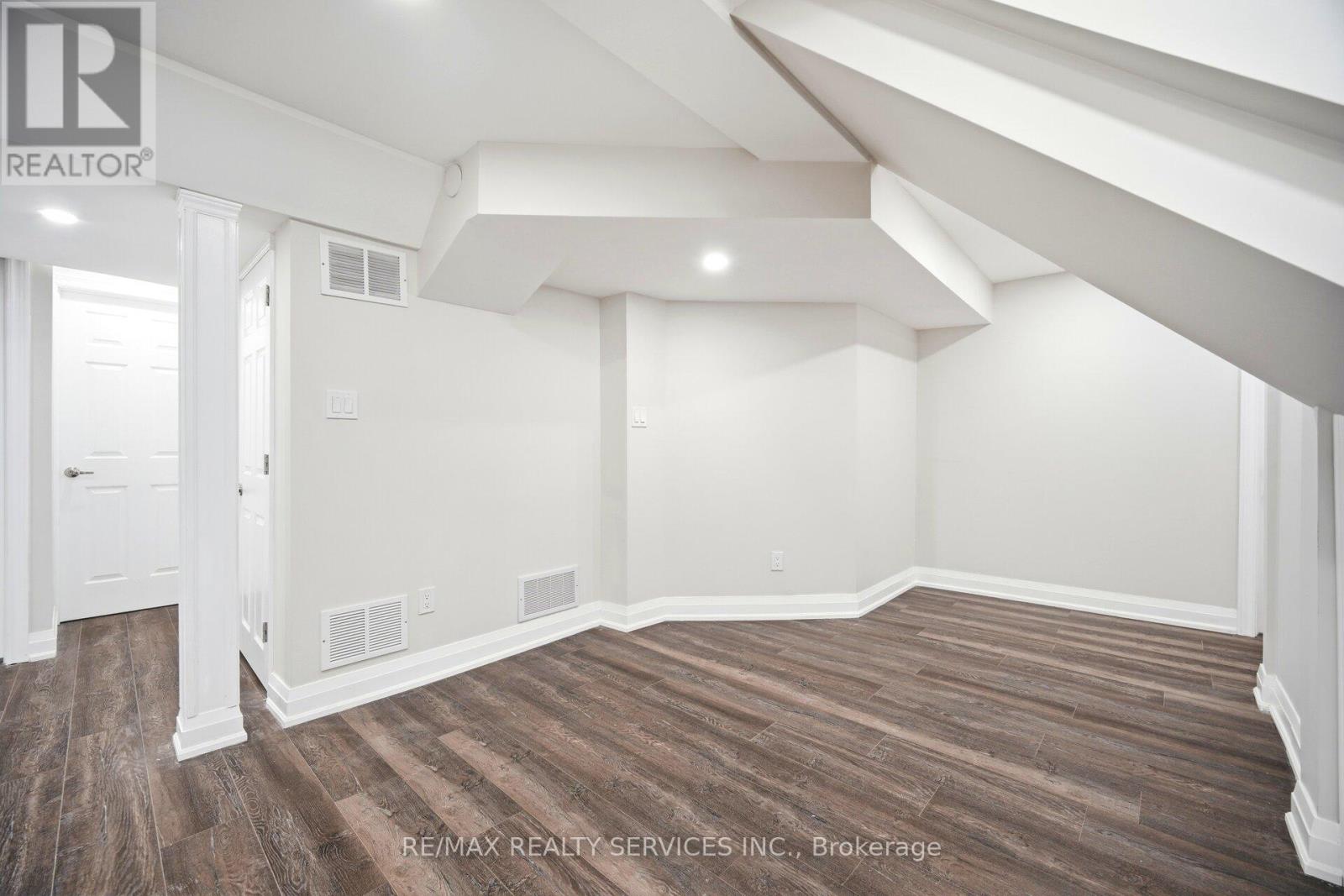 Bsmt - 5 Streamline Drive, Brampton, Ontario L6V 4S6 - Photo 11 - W12809202