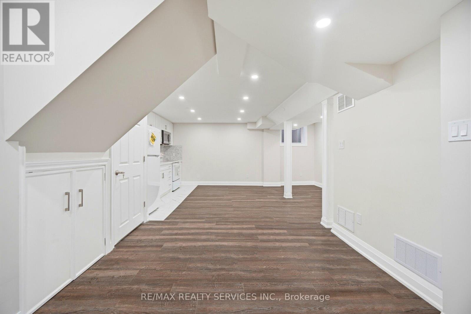 Bsmt - 5 Streamline Drive, Brampton, Ontario L6V 4S6 - Photo 12 - W12809202