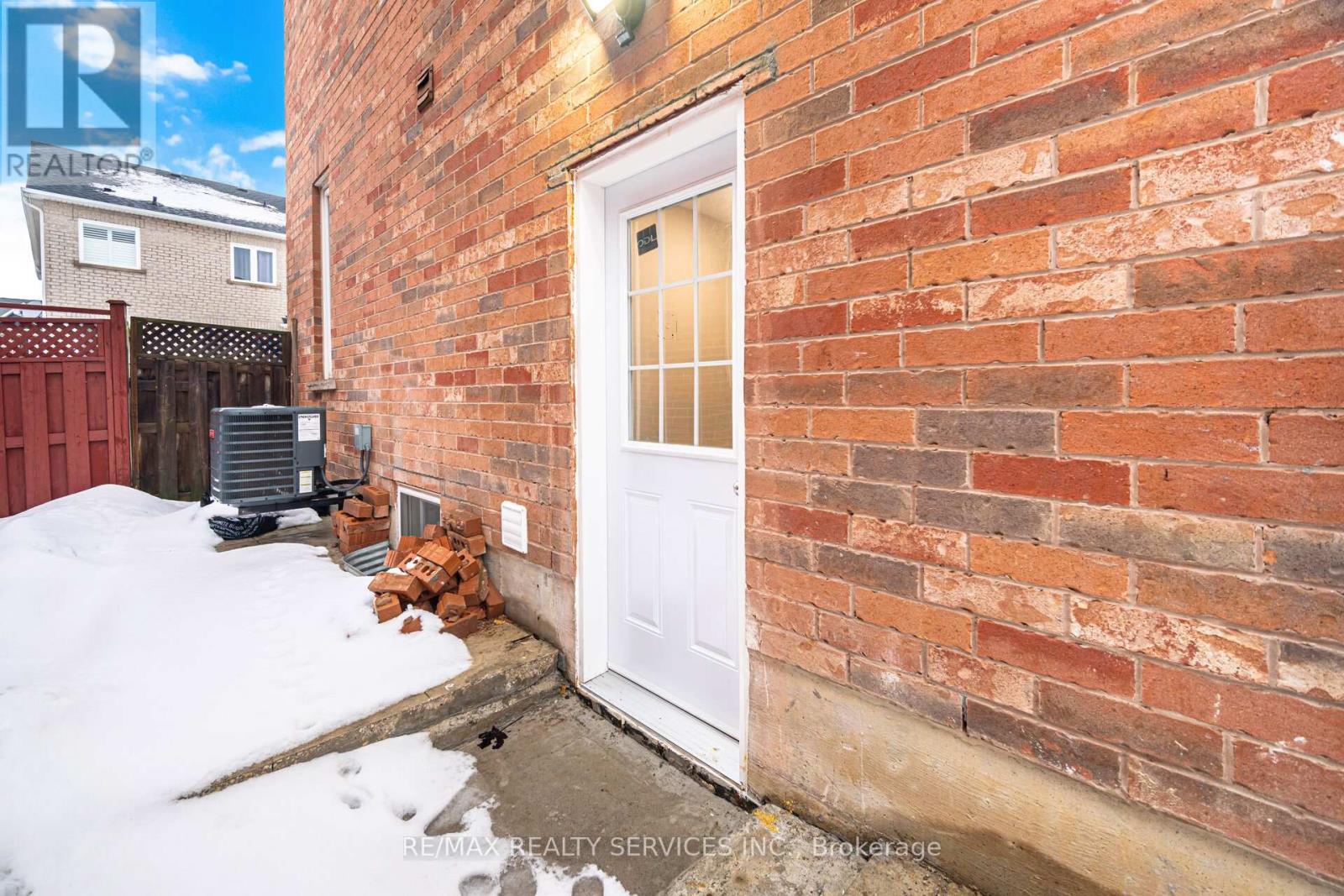 Bsmt - 5 Streamline Drive, Brampton, Ontario L6V 4S6 - Photo 6 - W12809202