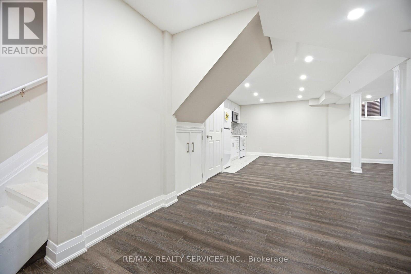 Bsmt - 5 Streamline Drive, Brampton, Ontario L6V 4S6 - Photo 8 - W12809202