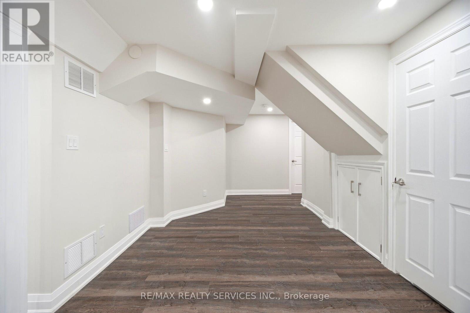 Bsmt - 5 Streamline Drive, Brampton, Ontario L6V 4S6 - Photo 9 - W12809202