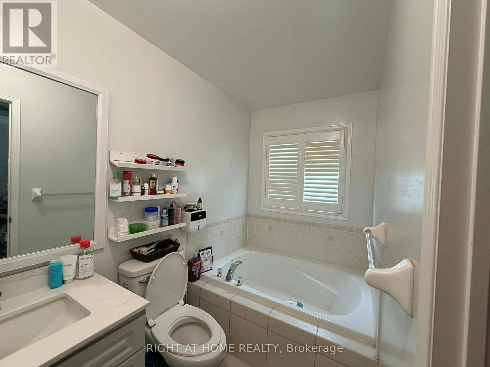 8 Fred Young Drive, Toronto, Ontario  M3L 0A2 - Photo 5 - W12809234