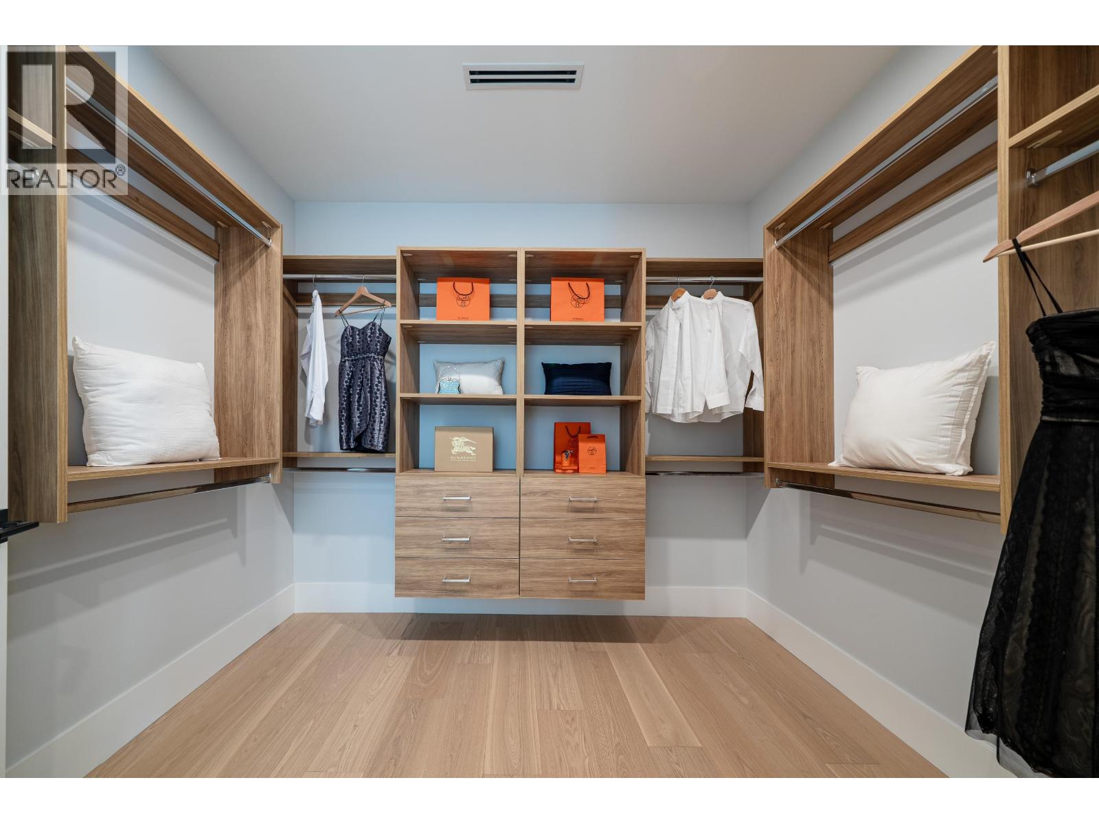 Listing Picture 20 of 40 : 10780 REYNOLDS DRIVE, Richmond / 烈治文 - 魯藝地產 Yvonne Lu Group - MLS Medallion Club Member