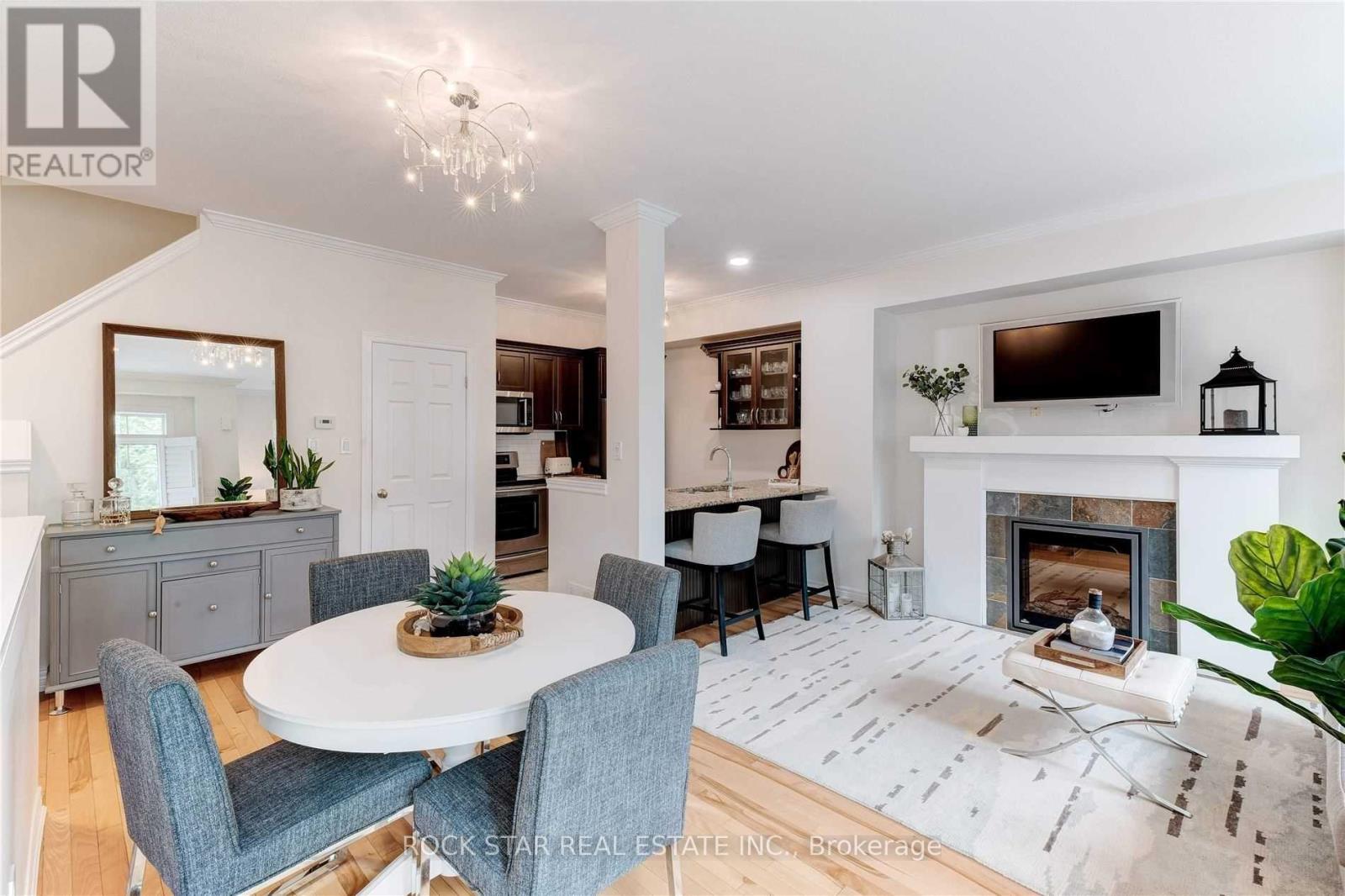 32 - 337 Beach Boulevard, Hamilton, Ontario  L8H 6W4 - Photo 2 - X12809190