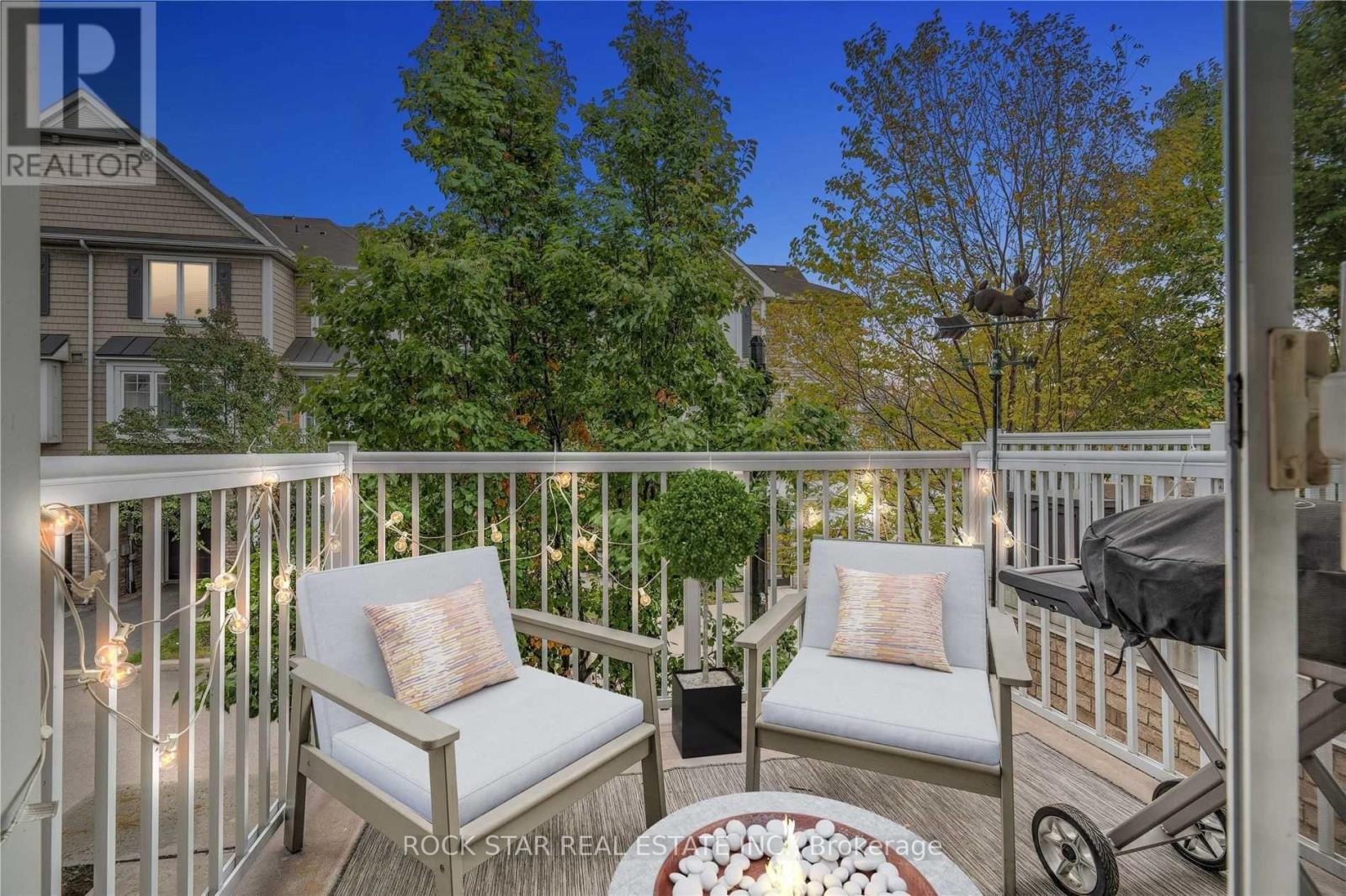 32 - 337 Beach Boulevard, Hamilton, Ontario  L8H 6W4 - Photo 3 - X12809190