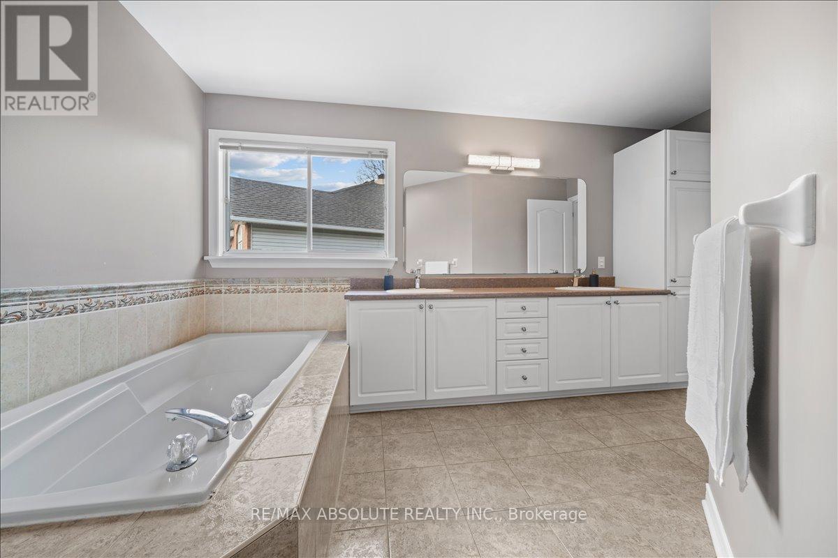 72 Kenins Crescent, Ottawa, Ontario  K2K 3E4 - Photo 27 - X12809286