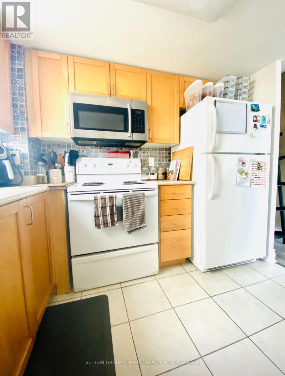 208 - 28 Harrison Garden Boulevard, Toronto, Ontario  M2N 7B5 - Photo 2 - C12809272