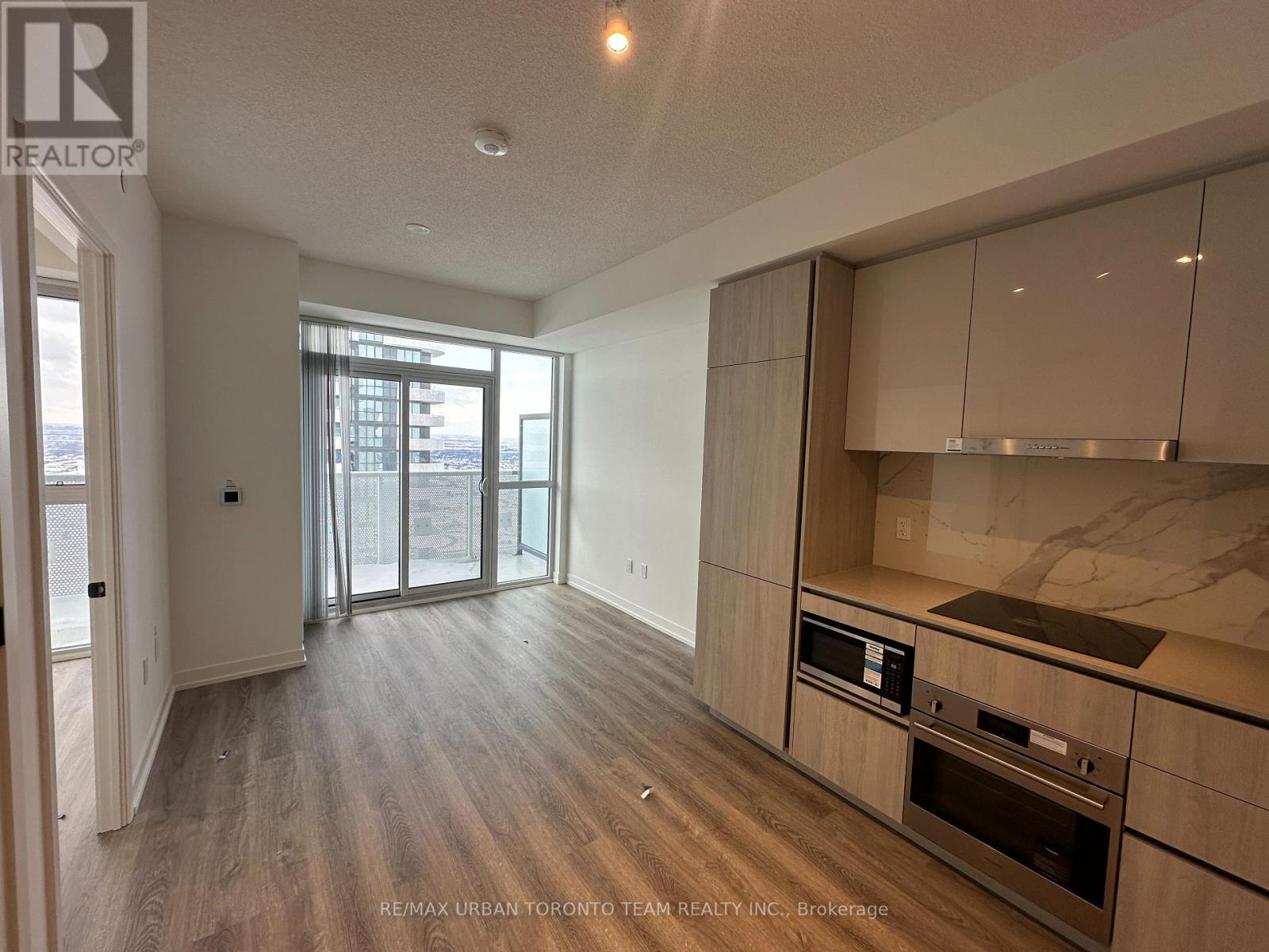 5515 - 8 Interchange Way, Vaughan, Ontario L4K 5Z7 - Photo 2 - N12809292